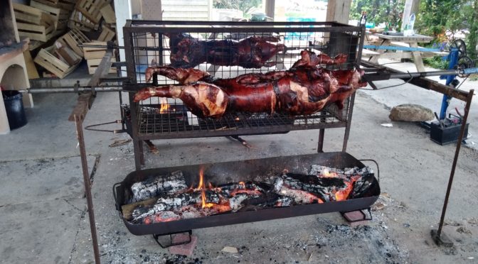 LA TRADITIONNELLE FÊTE DU FAR ET DES COCHONS GRILLES